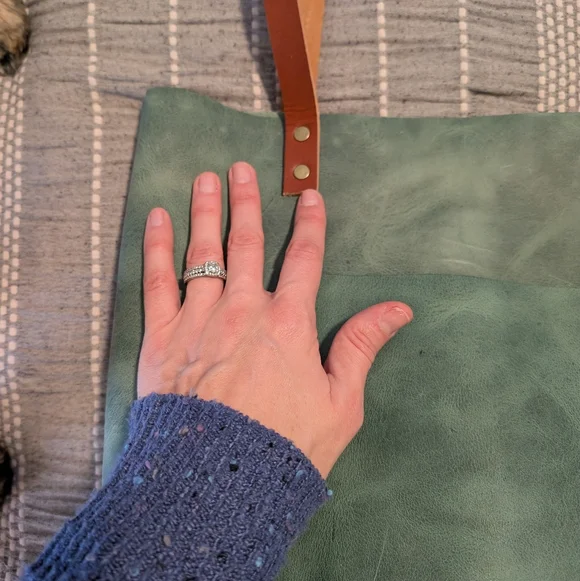 Portland Leather Classic Medium Tote - Cucumber With Tandles - Picture 3 of 5